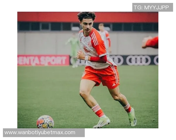 拜仁球探关注克罗地亚19岁右后卫霍达克引发媒体热议 拜仁球探关注克罗地亚19岁右后卫霍达克引发媒体热议