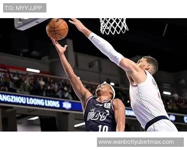 祖巴茨休赛期成功减重八磅身体轻盈力量提升显著 祖巴茨休赛期成功减重八磅身体轻盈力量提升显著