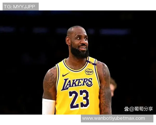 詹姆斯谈父亲与球队领袖角色平衡的挑战与智慧 詹姆斯谈父亲与球队领袖角色平衡的挑战与智慧